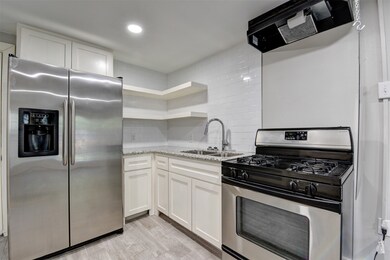 1118 King St unit B, Houston, TX 77022 - photo 2