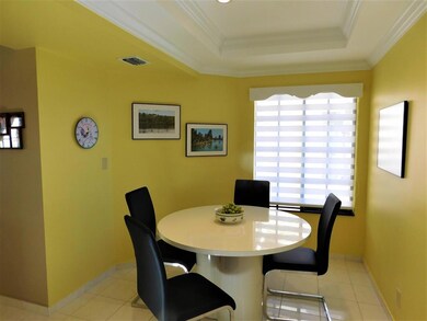 EAT-IN KITCHEN