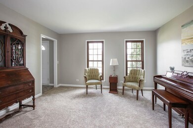 65 Venetian Way Cir, Wheaton, IL 60189 - photo 4