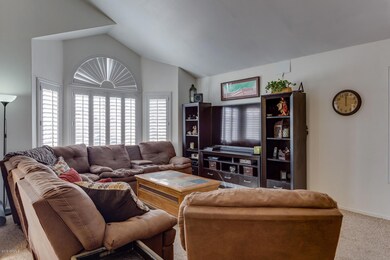 05_842_W_Horseshoe_Ave__05_mls
