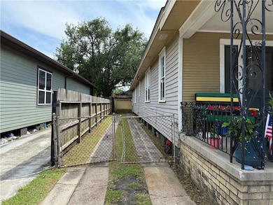 DRIVEWAY TO LEFT SIDE UNIT