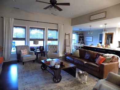 805 Lockport Dr, Centralia, MO 65240 - photo 4