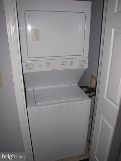 14322 Climbing Rose Way unit 201, Centreville, VA 20121 - photo 4