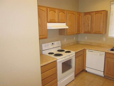 Kitchen (picture 3)