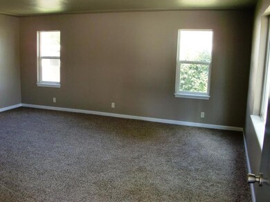 447 N 5th St, Central Point, OR 97502 - photo 4