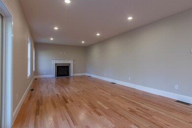 7 Doucet Ave, Nashua, NH 03062 - photo 5