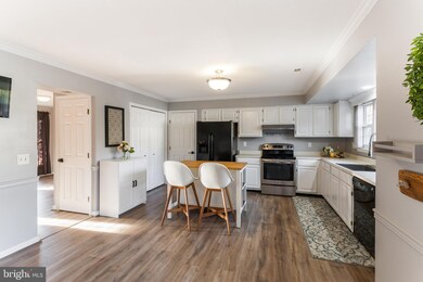 877 Waterford Dr, Frederick, MD 21702 - photo 3