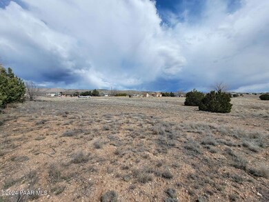 605 W Iris Rd, Paulden, AZ 86334 - photo 2