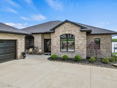 1004 Waters Edge Dr unit 1004, Columbiana, OH 44408 - photo 2