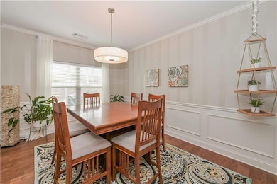 Dining room with a wainscoted wall, ornamental mol