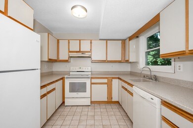 369 Aiken Ave unit 17, Lowell, MA 01850 - photo 4