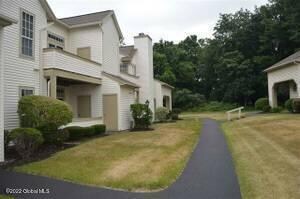 114 Hampton Place Blvd, Troy, NY 12180 - photo 3