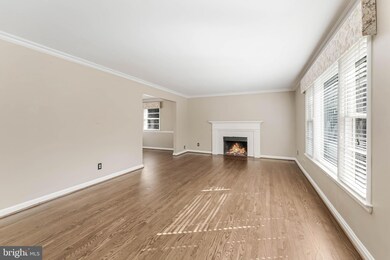 3867 N Chesterbrook Rd, Arlington, VA 22207 - photo 5