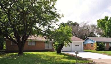 3521 Lisbon Dr, Waco, TX 76706 - photo 2