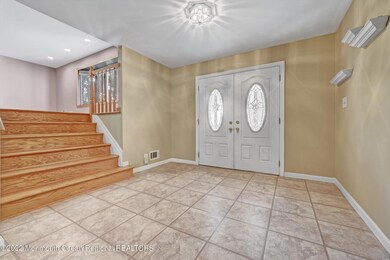 24 Colonial Dr, Matawan, NJ 07747 - photo 4