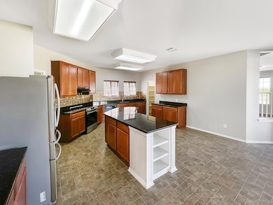 Kitchen with appliances with stainless steel fini