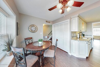 Eat-In Kitchen