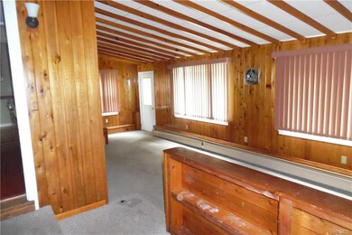Alt view Family room