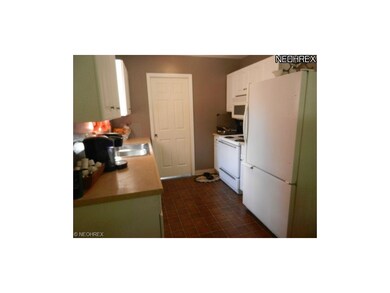 You will enjoy preparing meals in your this kichen