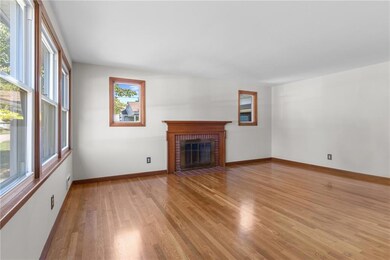 185 Pinecrest Dr, Pawtucket, RI 02861 - photo 2