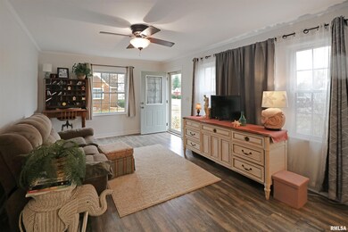 810 N Benedict St, Chillicothe, IL 61523 - photo 4