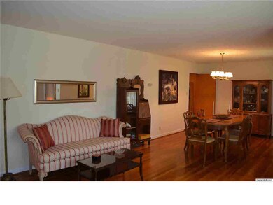 DINING/LIVING ROOM