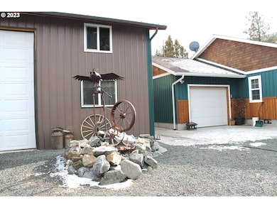 403 Pineview Ln, Canyon City, OR 97820 - photo 2