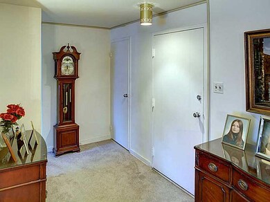 Entry/Foyer.