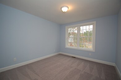 4 Harvest Ct unit 8, MerriMacK, NH 03054 - photo 4