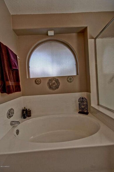 Master Tub-Libby