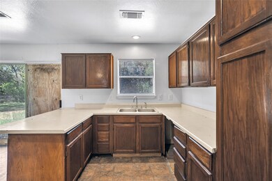 1062 County Road 913, Brazoria, TX 77422 - photo 2