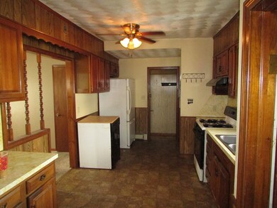 29 Falmouth St, Indian Orchard, MA 01151 - photo 7