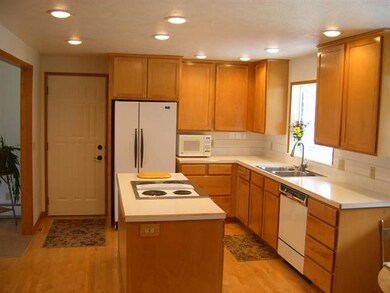 2007 E Leona Dr, Spokane, WA 99208 - photo 3