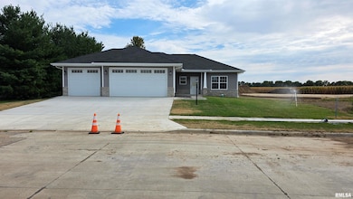 1304 W Hillcrest Dr, Chillicothe, IL 61523 - photo 2