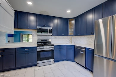 75 Pear Tree Ln unit 10C, Franklin Park, NJ 08823 - photo 6