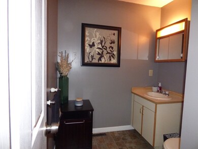 85 Tennis Plaza Rd unit 14, Dracut, MA 01826 - photo 6