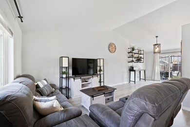 3246 SW Newberry Ave, Redmond, OR 97756 - photo 3