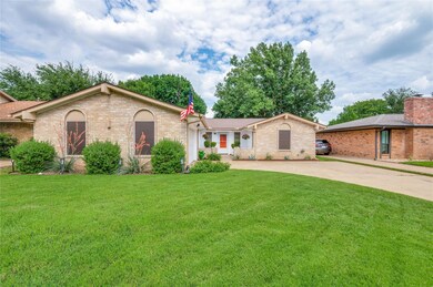 916 Columbus Ct, Bedford, TX 76022 - photo 2