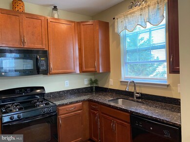 4915 Potomac Highlands Cir, Triangle, VA 22172 - photo 2