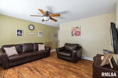 933 Northbrook Dr, Davenport, IA 52806 - photo 6