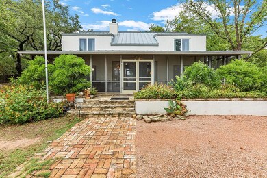 212 S Acorn St, Fredericksburg, TX 78624 - photo 4