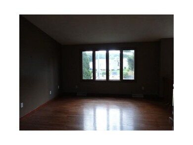 9 Robin Hood Rd, Cranston, RI 02921 - photo 5