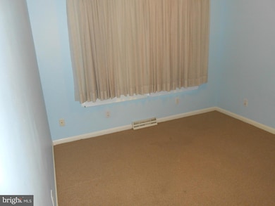 1136 Hollywell Ave, Chambersburg, PA 17201 - photo 6