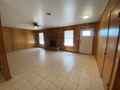 206 Westmoor St, Fredericksburg, TX 78624 - photo 2