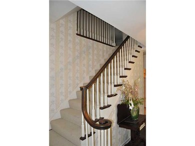 Entry/Foyer.