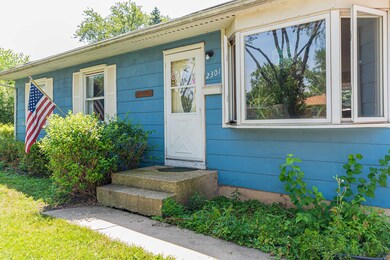 2301 Cedar St, Rolling Meadows, IL 60008 - photo 4