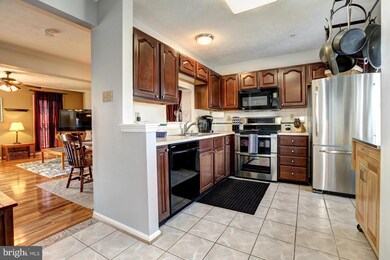 7901 Brightwind Ct, Ellicott City, MD 21043 - photo 2