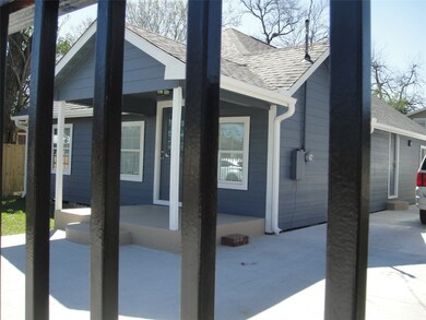 4006 Caplin St, Houston, TX 77026 - photo 3