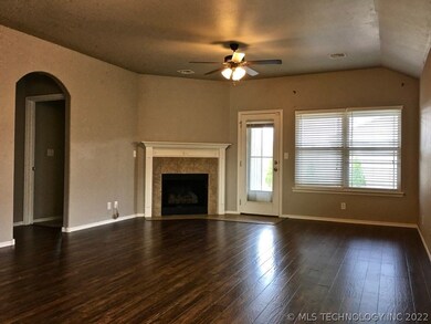 8945 S 255th East Ave, Broken Arrow, OK 74014 - photo 4