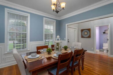 PICTURE YOURSELF MAKING MEMORIES IN THIS LOVELY DINING ROOM!